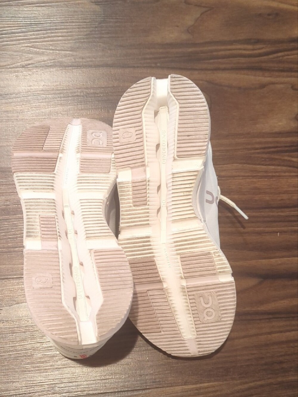 On Running Cloud Women's Sneakers - Picture 5 of 7